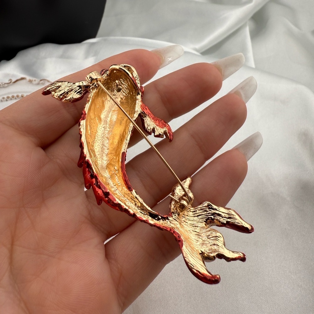 New! Red Crystal Fish Brooch – Sparkling Statement Pin, Luxury Animal - Picture 6 of 6